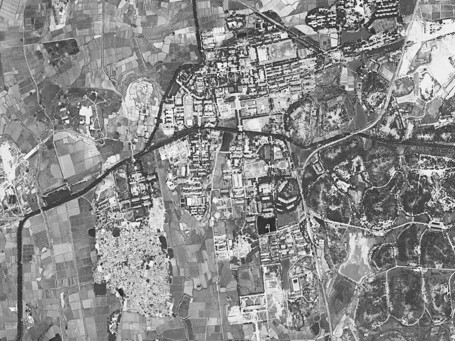 1966 年航拍:暨南大学石牌校区与周边村落、农田与道路